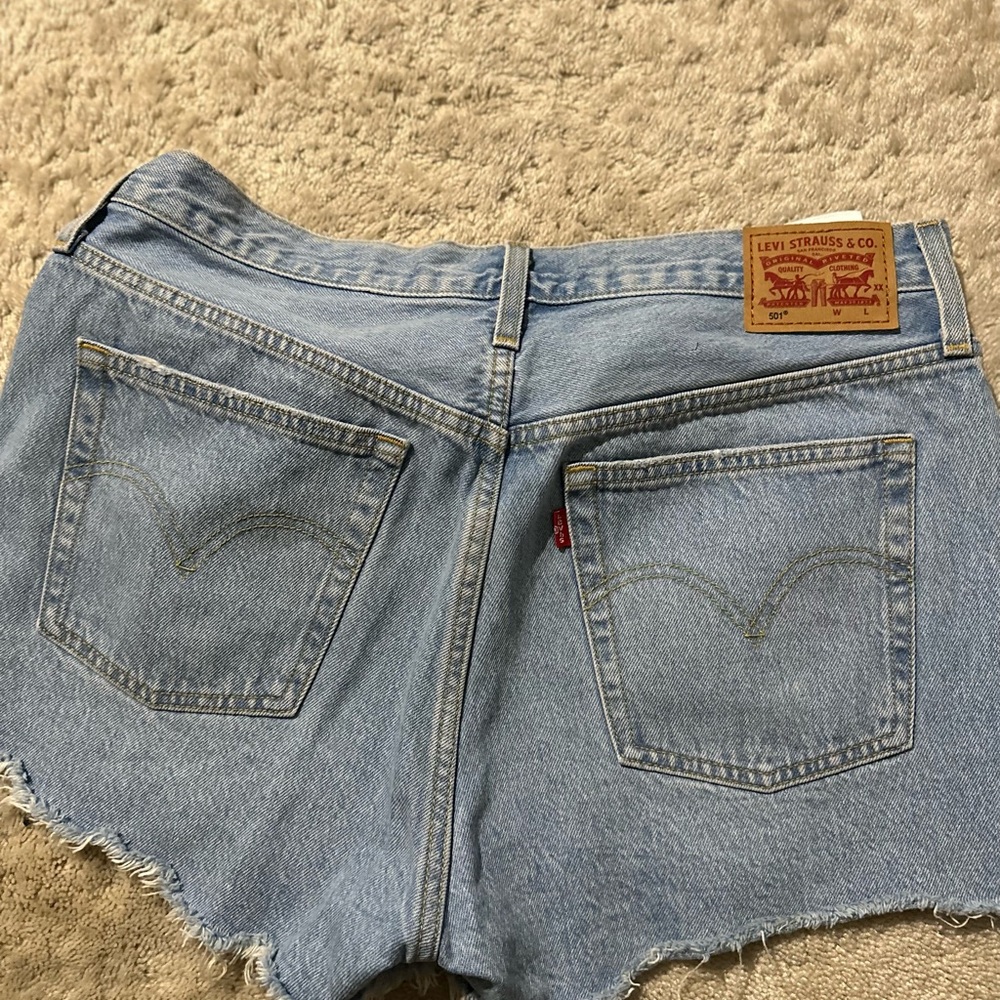 Levi Jean short - worn once - great condition.